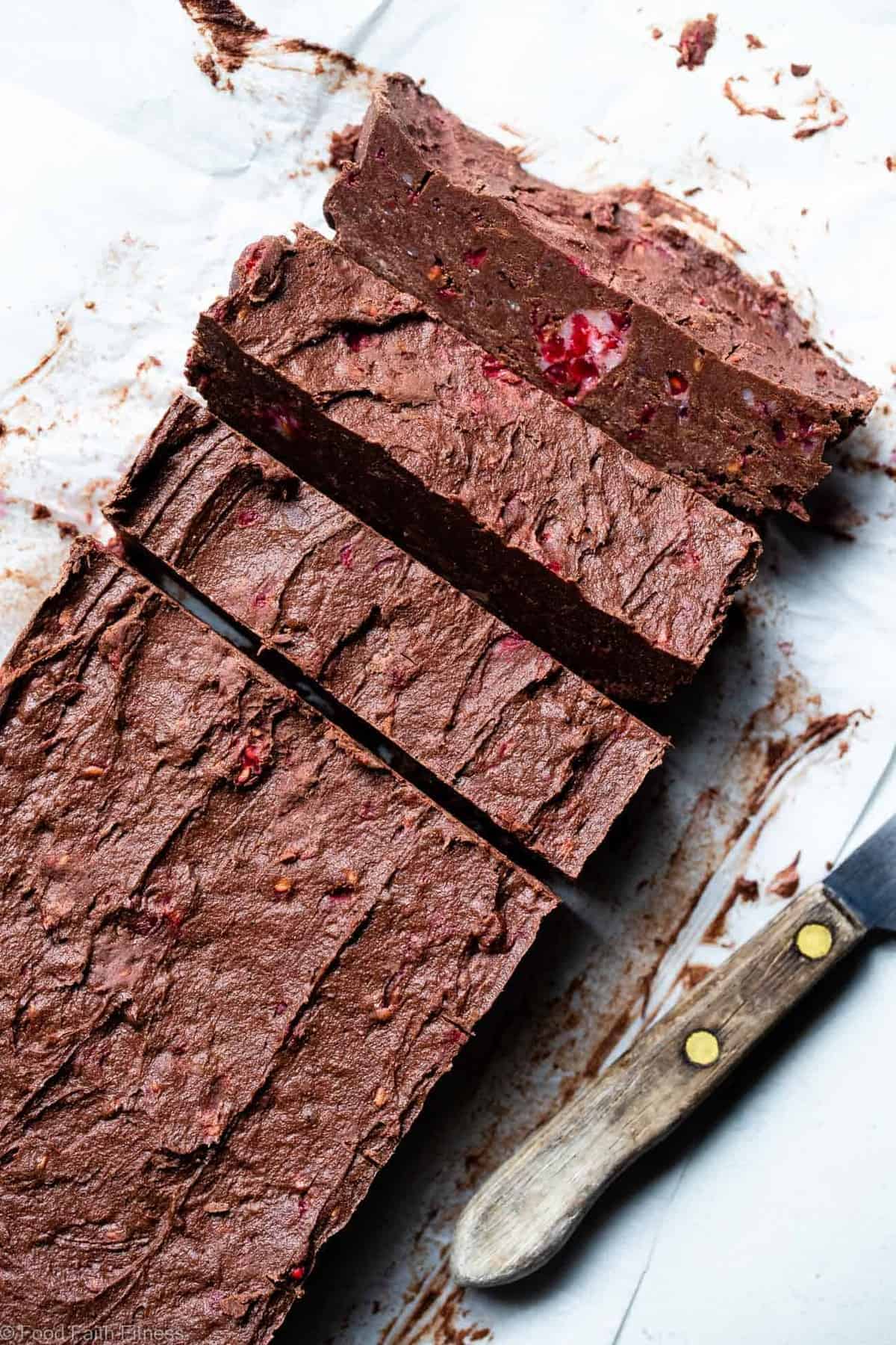 Chocolate Raspberry Paleo Coconut Oil Fudge Recipe - A quick and easy freezer healthy fudge recipe with no thermometer needed! Gluten free, dairy free, vegan friendly and only 5 ingredients too! | #Foodfaithfitness | 