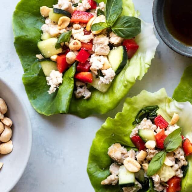 Low Carb Chicken Larb Gai Lettuce Wraps - An easy, healthy twist on a classic Thai salad! They're low carb, paleo friendly and super easy to make! Great for quick weeknight dinners! | #Foodfaithfitness | #glutenfree #lowcarb #paleo #healthy #Thai