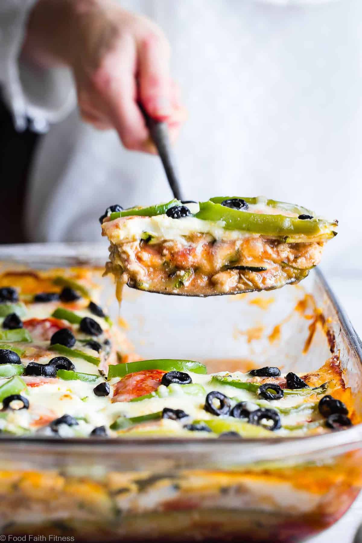 Low Carb Zucchini Pizza Lasagna - This zucchini lasagna combines 2 classic comfort foods into one healthy and kid friendly dinner! Gluten free, under 300 calories and packed with protein too! | #Foodfaithfitness.com | #Glutenfree #Lowcarb #Healthy #KidFriendly #Lasagna
