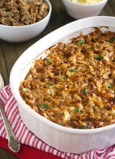 Lighter BBQ Pulled Pork Mac 'N Cheese with Caramelized Onions {Whole Wheat} - Food Faith Fitness