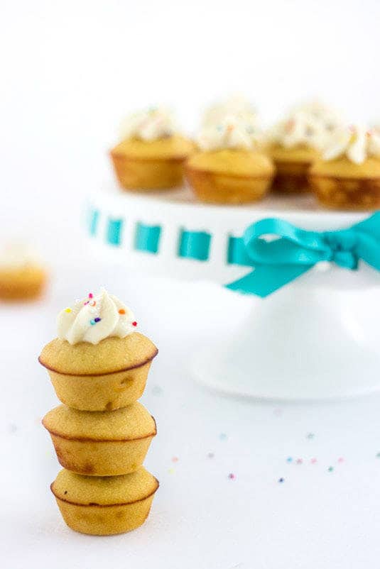Mini Funfetti Protein Cupcakes - Easy, GF, protein PACKED and only 70 CALORIES! | Food Faith Fitness| #cupcake #funfetti #recipe