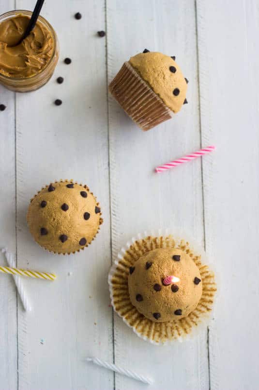 Single Serving Skinny Chocolate Peanut Butter Cupcakes - Food Faith Fitness | #glutenfree #healthy #cupcake #recipe