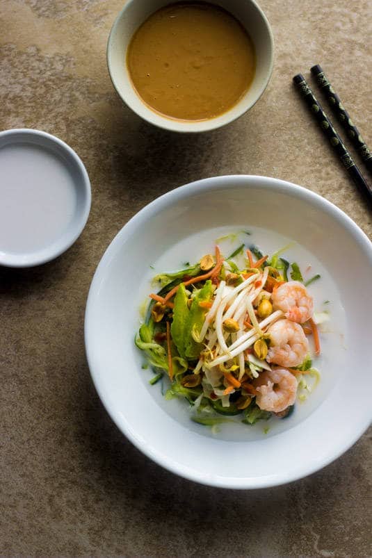 Spring Roll Zucchini Noodle Bowls - All the taste of a spring roll without the messy rolling! - Food Faith Fitness | #glutenfree #easy #healthy #shrimp #recipe