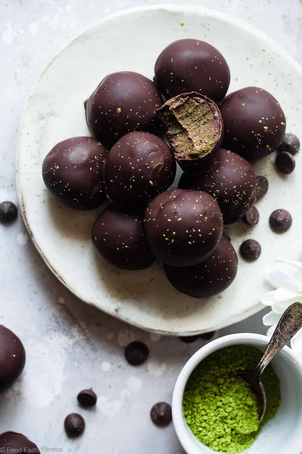 5 Ingredient No Bake Matcha Energy Protein Balls - Quick, easy and gluten/grain/dairy free and paleo and vegan friendly ! A healthy, protein packed snack that is great for kids and adults! | #Foodfaithfitness | #Vegan #Paleo #Glutenfree #Healthy #Energyballs