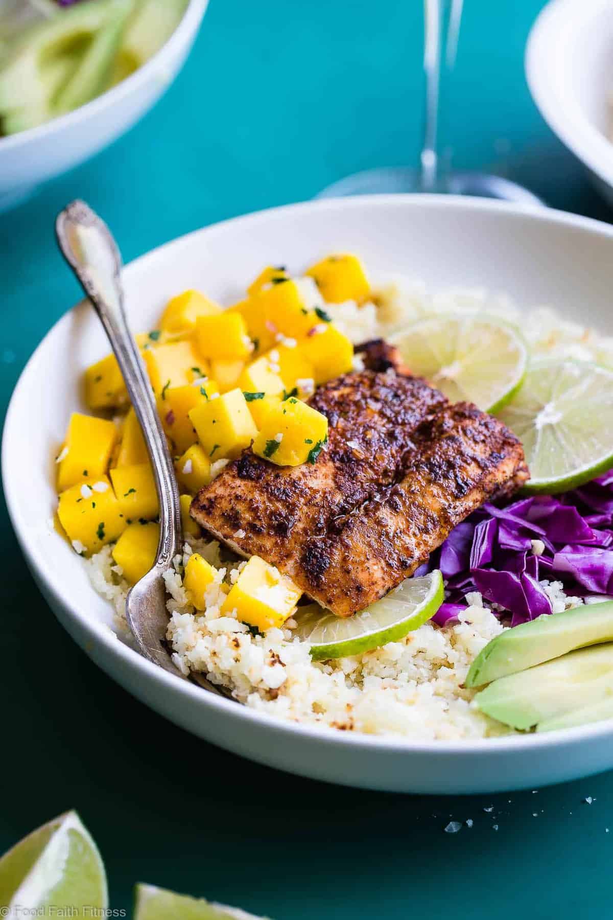 Low Carb Fish Taco Bowls - A healthier, gluten free spin on the classic Mexican dish that is SUPER easy to make and will please even the pickiest eaters! On the table in 30 minutes are perfect for busy weeknights! | #Foodfaithfitness | #Glutenfree #Lowcarb #Healthy #Fishtaco #Mexican