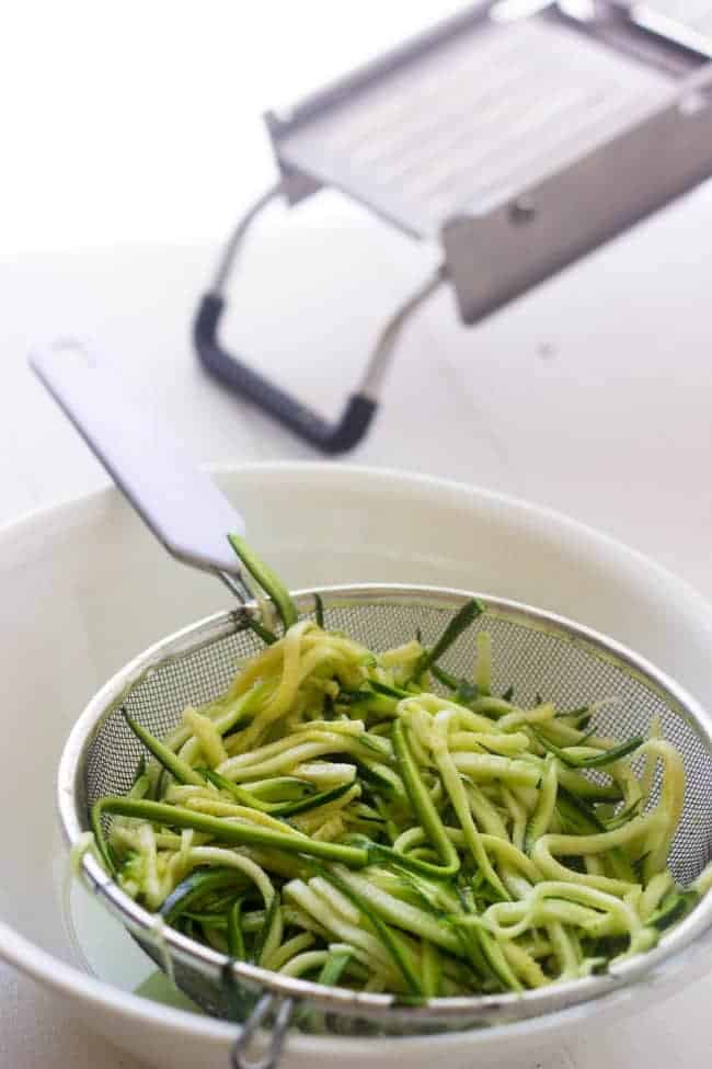Raw Sundried Tomato Sauce with Zucchini Noodles - An easy meal that is big on flavor, but not on calories! | Foodfaithfitness.com | #raw #vegan #recipe #zucchinoodles