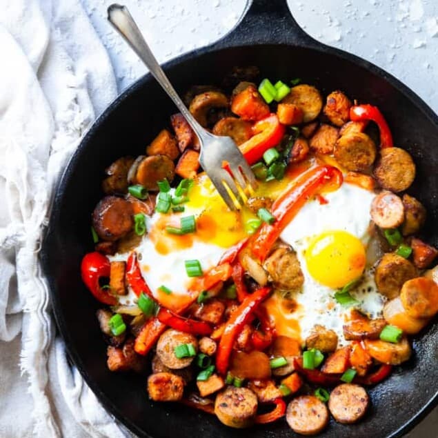 Buffalo Chicken Paleo Sweet Potato Hash - A game day spin on a classic breakfast that will be hit with even picky eaters! It's a quick and easy breakfast OR dinner that is paleo and whole30 compliant too! | #Foodfaithfitness | #Glutenfree #Paleo #Whole30 #Healthy #Dairyfree