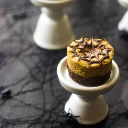 Mini Pumpkin Brownie Cheesecakes - #glutenfree and only 130 calories! You NEED to make these for #Halloween |Foodfaithfitness.com | #