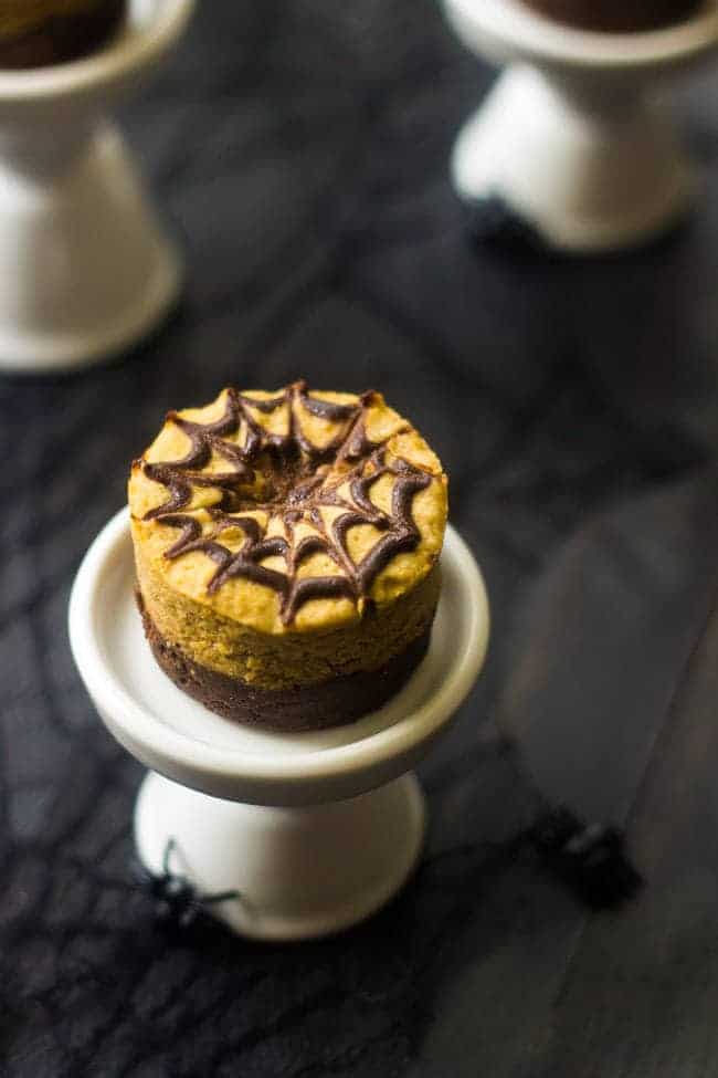 Mini Pumpkin Brownie Cheesecakes - #glutenfree and only 130 calories! You NEED to make these for #Halloween |Foodfaithfitness.com | #recipe #cheesecake