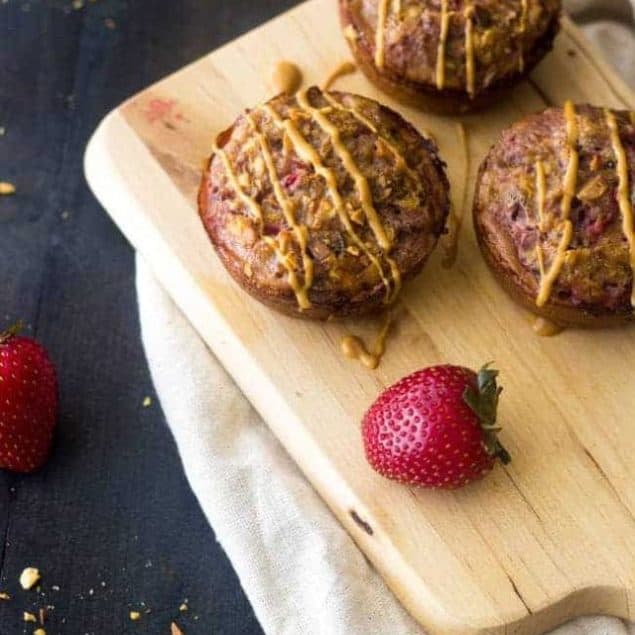 PB and J Quinoa Egg Muffins - A quick, easy portable and SUPER healthy breakfast that and you and your kids will love! | Foodfaithfitness.com | #recipe #quinoa #glutenfree #eggmuffin