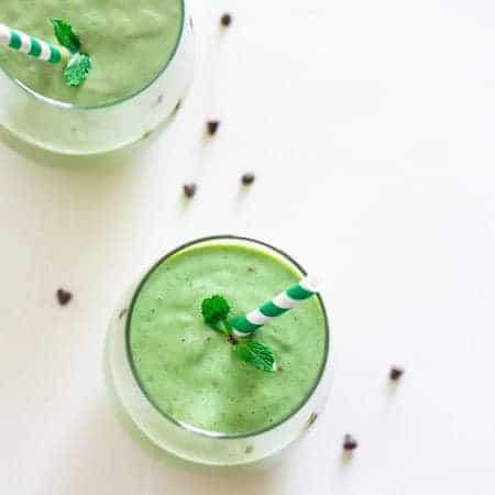 Mint Chocolate Chip Green Smoothie - Tastes like a mint chocolate chip milkshake but it's SO healthy and packed with protein and nutrients! | Foodfaithfitness.com | #recipe