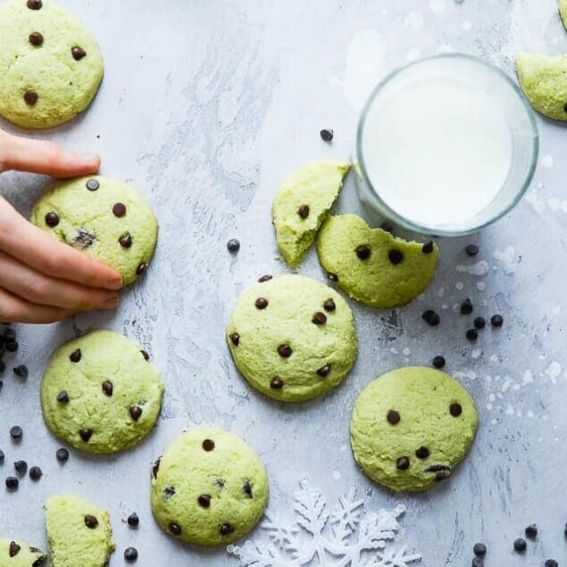 Gluten Free Mint Chocolate Chip Sugar Cookies - These healthy sugar cookies are SO soft and chewy that you will never believe they're sugar free, naturally colored and only 90 calories and 4 SmartPoints! Perfect for Christmas! | Foodfaithfitness.com | @FoodFaithFit
