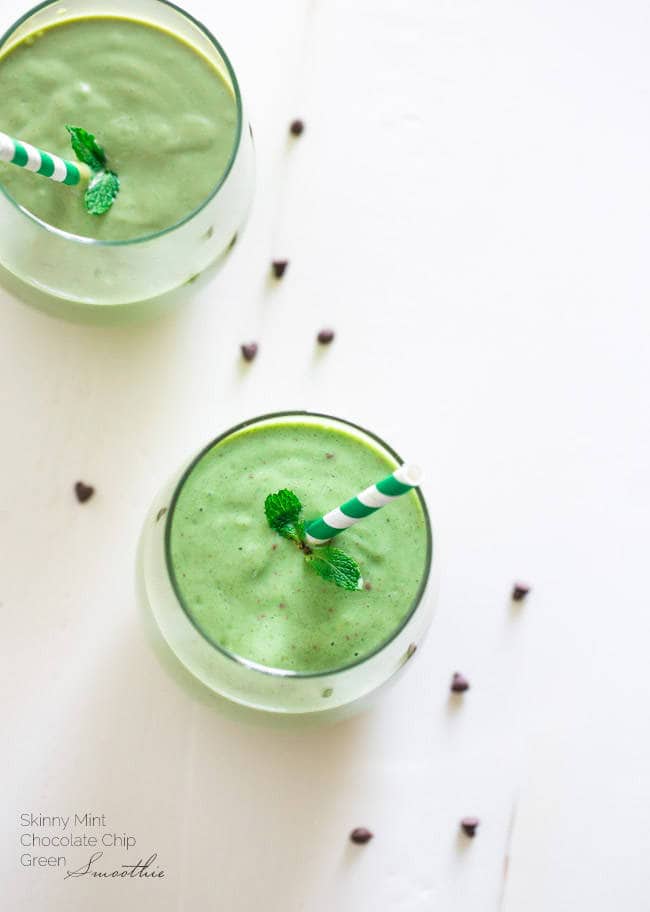 Mint Chocolate Chip Green Smoothie - Tastes like a mint chocolate chip milkshake but it's SO healthy and packed with protein and nutrients! | Foodfaithfitness.com | #recipe