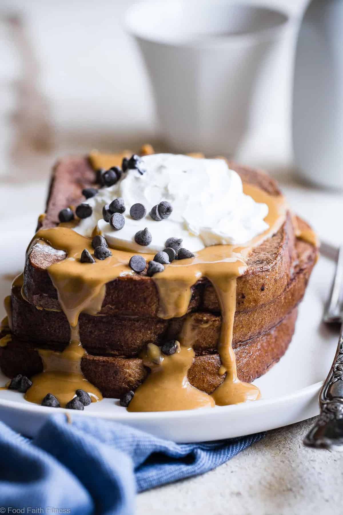 Chocolate Peanut Butter Healthy High Protein French Toast - Loaded with chocolate peanut butter goodness and 32g of protein! SO easy to make and has a gluten free and paleo friendly option! This chocolate peanut butter french toast will be your new favorite breakfast to keep you FULL! | #Foodfaithfitness | #Glutenfree #Healthy #Paleo #Breakfast #FrenchToast