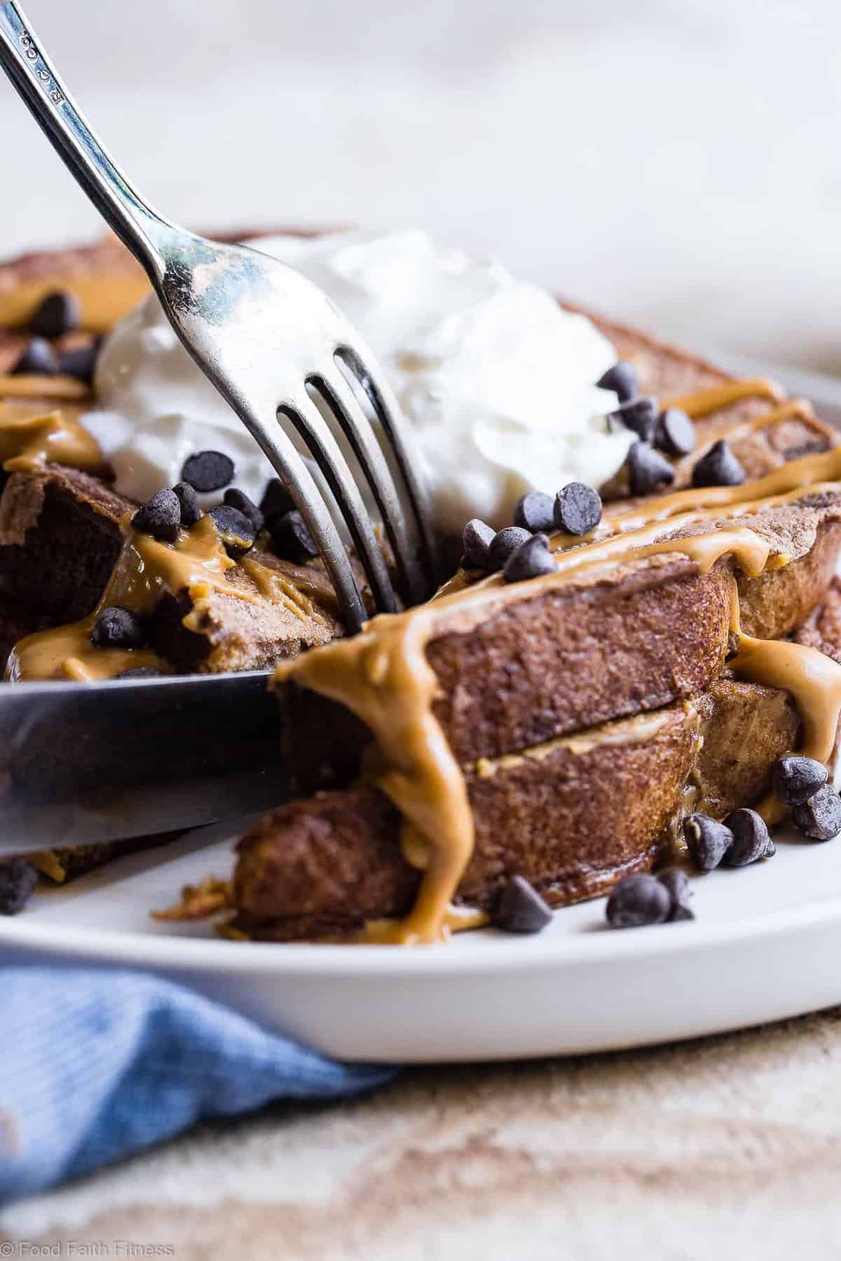 Chocolate Peanut Butter Protein French Toast - Loaded with chocolate peanut butter goodness and 32g of protein! SO easy to make and has a gluten free and paleo friendly option! Your new favorite breakfast to keep you FULL! | #Foodfaithfitness | #Glutenfree #Healthy #Paleo #Breakfast #FrenchToast