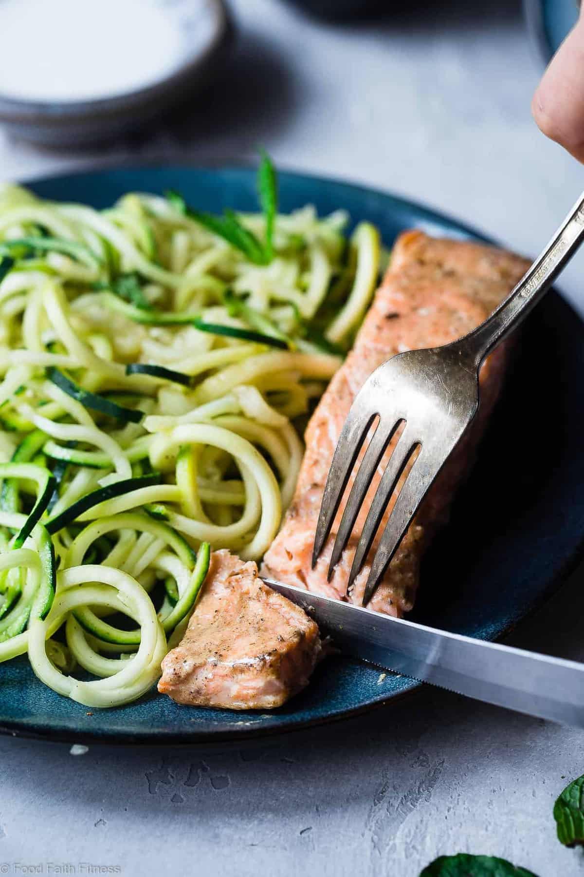 Whole30 Salmon Curry Zucchini Noodles - A SUPER easy, 5-ingredient, healthy meal that is paleo, gluten free, low carb and whole30 compliant! Perfect for busy weeknights! | #Foodfaithfitness | #Paleo #Lowcarb #Whole30 #Healthy #Keto