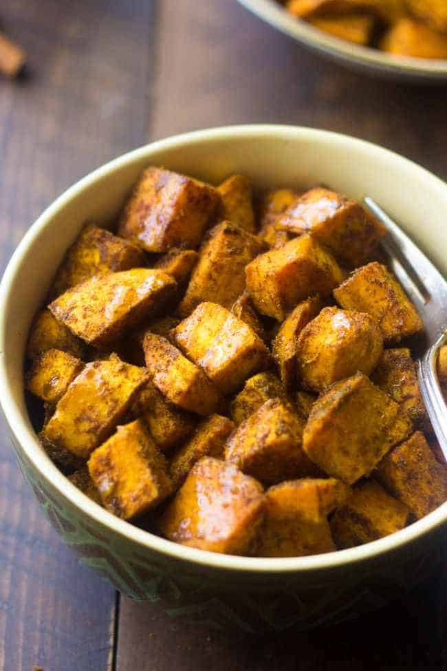 Maple Curry Roasted Sweet Potatoes - These are the best roasted sweet potatoes! A quick and easy side dish that is perfect for a light and healthy Thanksgiving option, that your family will love! | Foodfaithfitness.com | #recipe