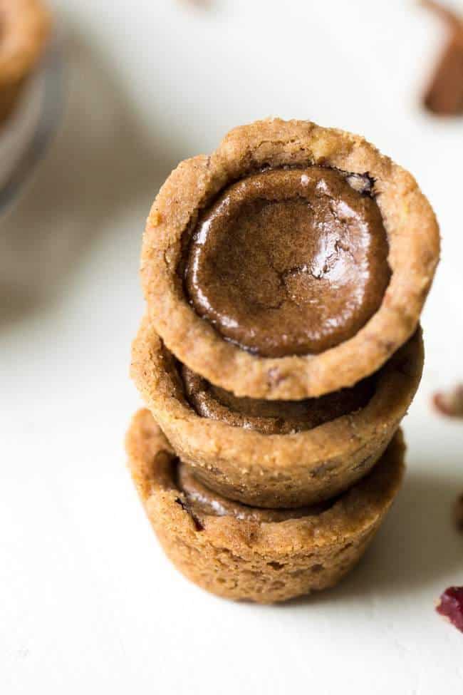 Shortbread Cookie Cups with Brown Sugar Cinnamon Filling - these simple cookies are crunchy on the outside and SO chewy and on the inside! Like a Pop tart in Christmas cookie form! | Foodfaithfitness.com | #recipe