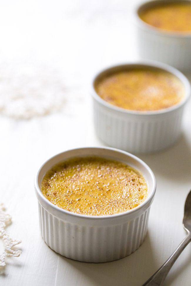 Light Eggnog Egg Custard - Easy desserts that are SO creamy and perfect for Christmas! You would never know they're healthy and glutenfree! | Foodfaithfitness.com | #recipe