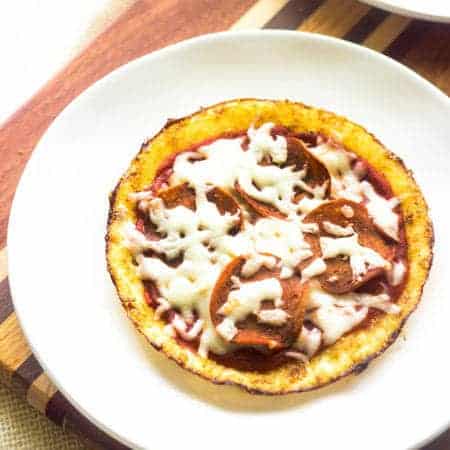 Skinny Low Carb Pizza- You know that you want to know what keeps these low calorie, protein packed and gluten free, but with the same pizza taste! | Foodfaithfitness.com | #recipe