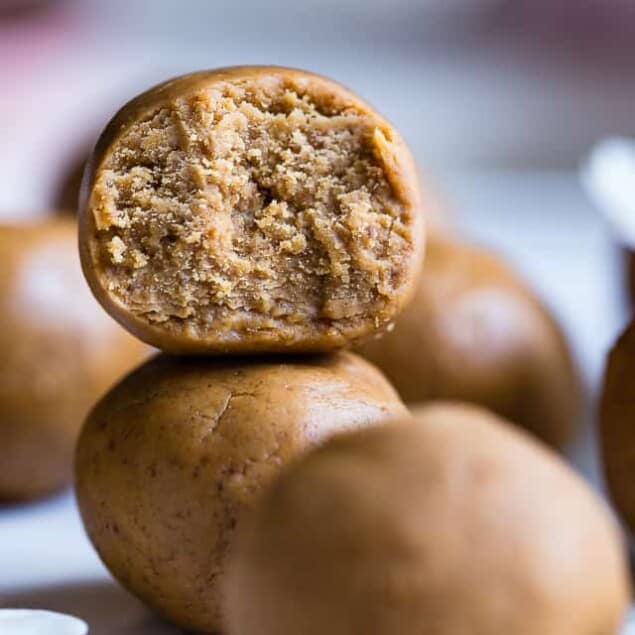 Peanut Butter Protein Cookie Dough Bites - This easy recipe is only 4 ingredients and take 10 mins! Gluten free, dairy free and PACKED with protein too! A healthy snack for kids or adults! | #Foodfaithfitness | #Glutenfree #Dairyfree #PeanutButter #Healthy #CookieDough