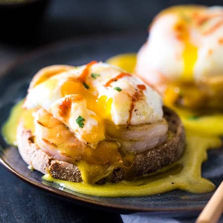 Thai Green Curry Eggs Benedict with Healthy Hollandaise Sauce - A Thai twist on the classic breakfast that is so easy and a whole lot healthier! | Foodfaithfitness.com |