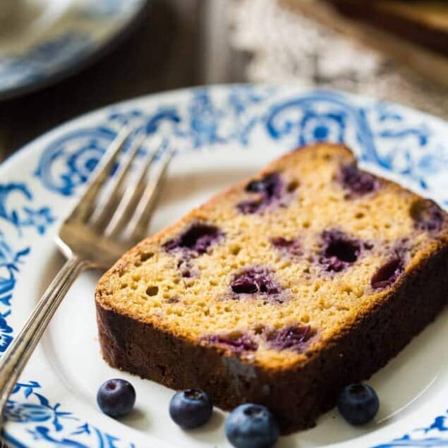 Whole Wheat Banana Bread with Blueberries - No refined sugar, no oil and made with Greek yogurt! This bread is SO good and SO easy! | Foodfaithfitness.com | @FoodFaithFit