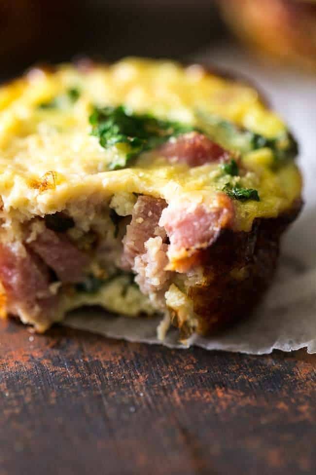 Paleo Ham, Egg and Cauliflower Egg Muffins - A healthy. protein packed portable breakfast that is ready in under 30 mins! | Foodfaithfitness.com | @FoodFaithFit