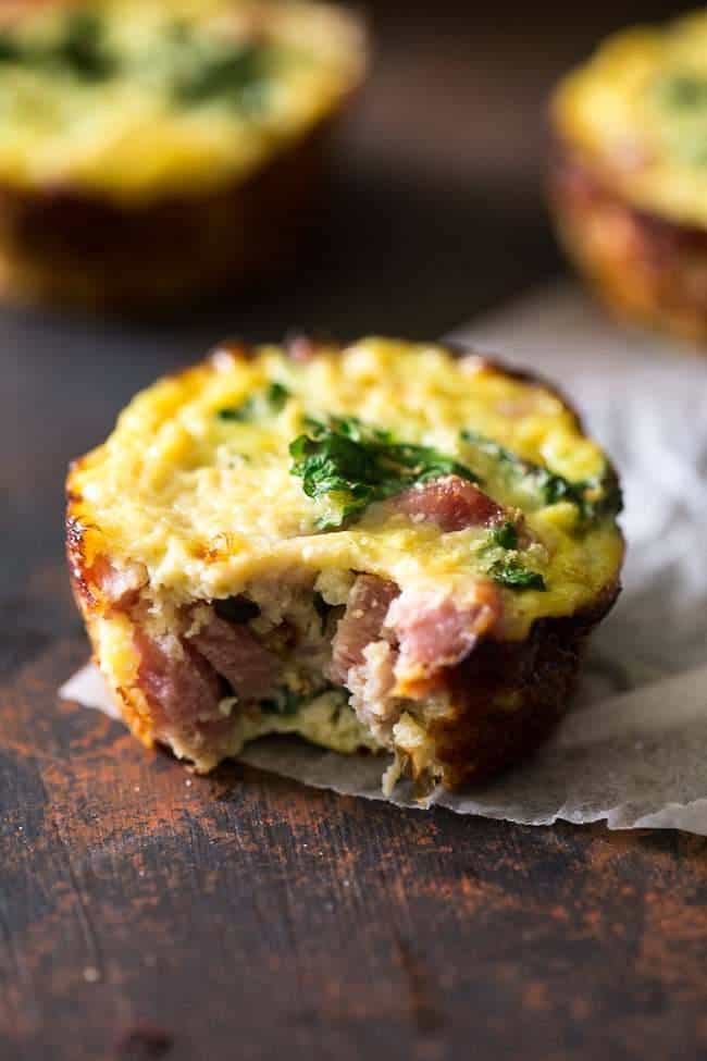 Paleo Ham, Egg and Cauliflower Egg Muffins - A healthy. protein packed portable breakfast that is ready in under 30 mins! | Foodfaithfitness.com | @FoodFaithFit