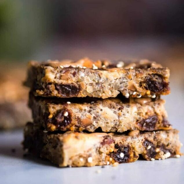 Healthy Quinoa Breakfast Bars in the Slow Cooker - The slow cooker basically makes these energy quinoa breakfast bars for you! Gluten and dairy free and loaded with fiber to keep you full! Great for snacks too! | #Foodfaithfitness | #Glutenfree #Dairyfree #Healthy #Slowcooker #Crockpot