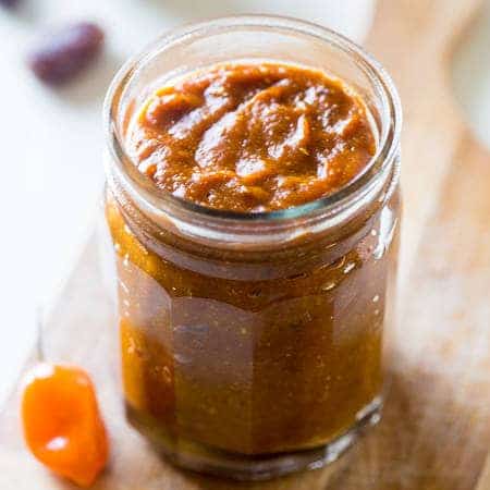 Paleo Mango Curry Homemade BBQ Sauce - This homemade BBQ sauce is naturally sweetened with dates and mangoes, and has a spicy curry kick! It's quick, easy, Paleo/Vegan-friendly and so healthy! Perfect for summer! | Foodfaithfitness.com | @FoodFaithFit