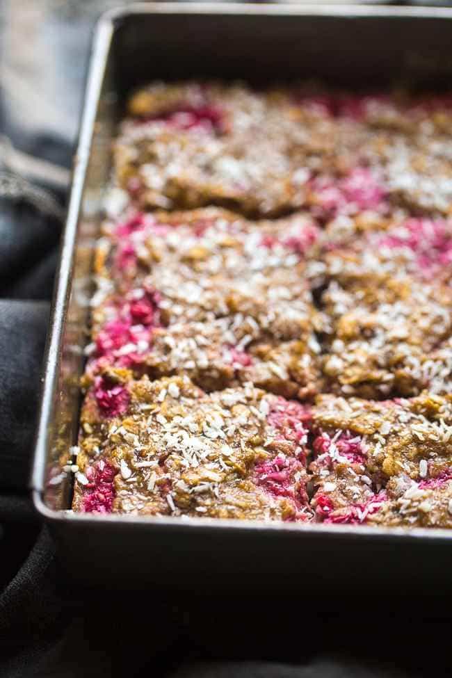 Vegan Raspberry Banana Breakfast Bar Recipe – Super easy and naturally sweetened with raspberries and banana for a healthy, vegan-friendly breakfast for busy, on-the-go mornings! | Foodfaithfitness.com | @FoodFaithFit