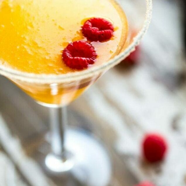 Skinny Raspberry Peach Martini - An easy, sugar free martini with only 150 calories! Perfect for summer entertaining! | Foodfaithfitness.com | @FoodFaithFit