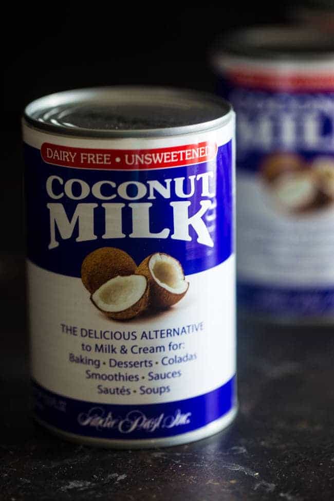 Veganistische kikkererwtencurry - Een glutenvrij doordeweeks diner van 20 minuten dat nog romiger is gemaakt met kokosmelk!  Het is perfect voor een gezellige, vleesloze maandagmaaltijd!  |  Foodfaithfitness.com |  @FoodFaithFit