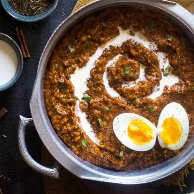 Slow Cooker Pumpkin Coconut Quinoa Egg Curry - This slow cooker curry is mixed with coconut milk, pumpkin, quinoa and topped with boiled eggs for an easy, healthy, fall meal for meatless Monday. Easily vegan friendly! | Foodfaithfitness.com | @FoodFaithFitness