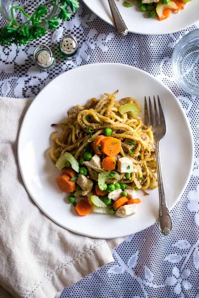 Healthy Spiralized Chicken Pot Pie with Potato Noodles - Spiralized potato noodles, creamy Greek yogurt sauce, chicken, carrots and peas make up this gluten free, chicken pot pie, that is sure to please the pickiest of eaters! Ready in 30 minutes too! | Foodfaithfitness.com | @FoodFaithFit