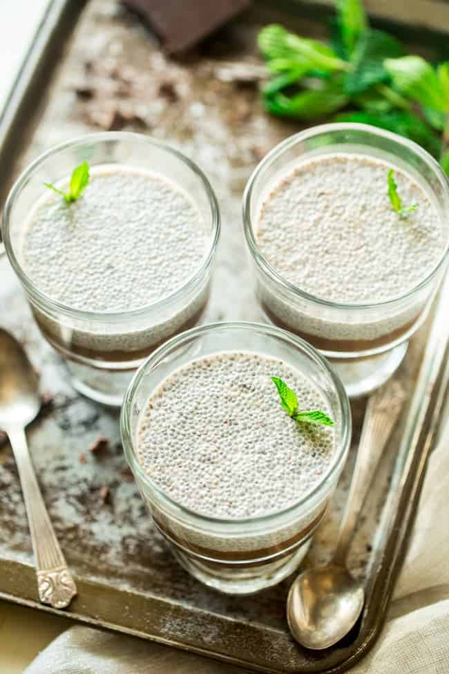 6 Ingredient Paleo and Vegan Brownie Bottom Mint Chia Pudding - This chia pudding recipe has a no-bake, gluten free brownie bottom and is only 6 ingredients and ready in 5 minutes. The perfect, healthy, make-ahead breakfast for Christmas morning! | Foodfaithfitness.com | @FoodFaithFit