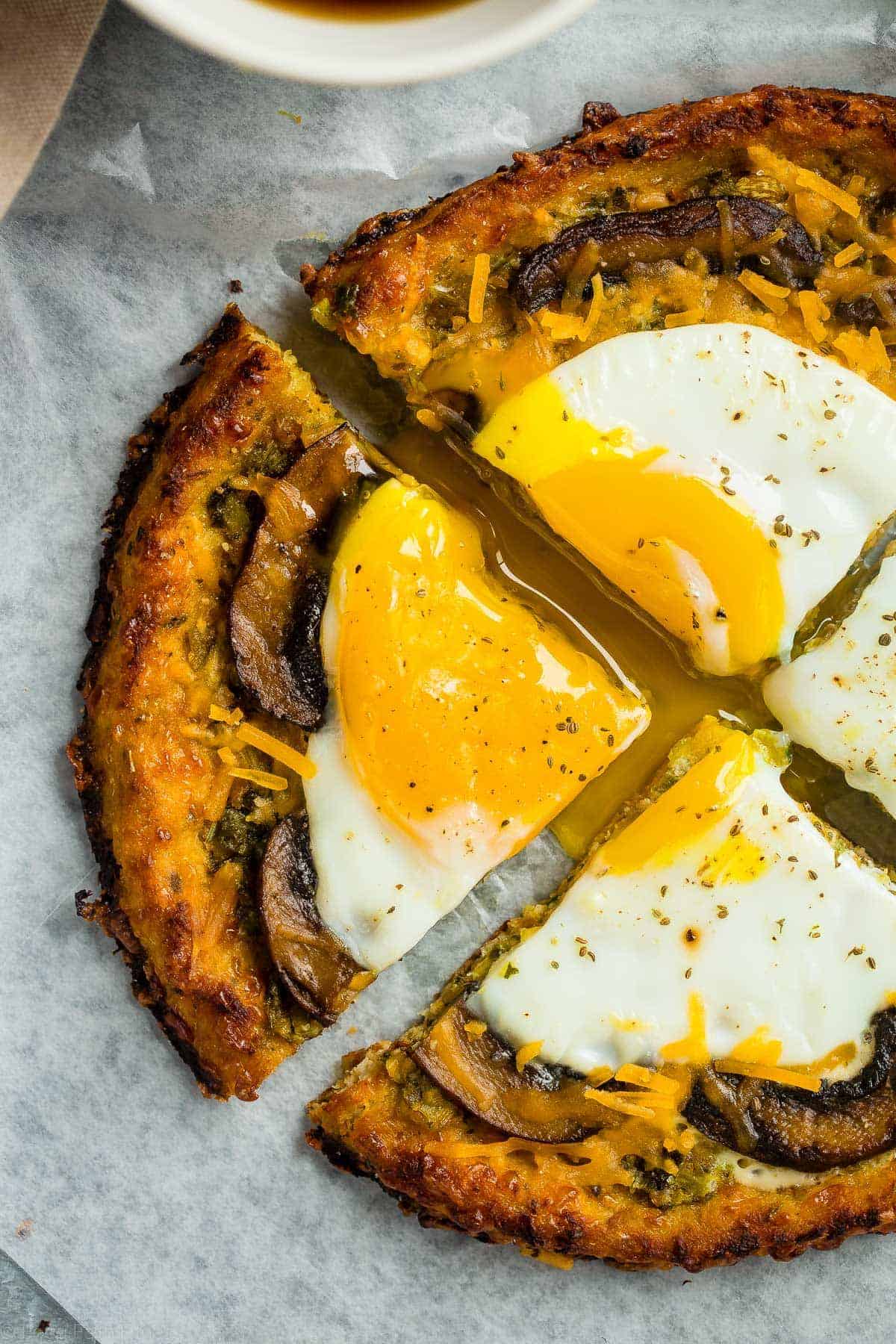 Bacon Pesto and Egg Cauliflower Breakfast Pizza - This healthy cauliflower pizza has soft eggs and a leek-bacon pesto. You'll never know it's secretly high in protein, gluten free and low carb! Perfect for breakfast or brinner! | Foodfaithfitness.com | @FoodFaithFit