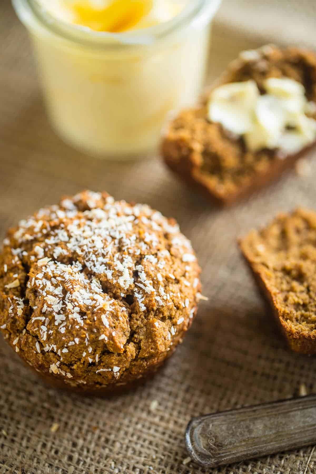 Gluten Free Vegan Vanilla Chai Protein Muffins - These are muffins are loaded with spicy-sweet chai flavor, protein and are SO easy to make! Perfect for a portable, healthy breakfast or snack that freezes well! | Foodfaithfitness.com | @FoodFaithFit