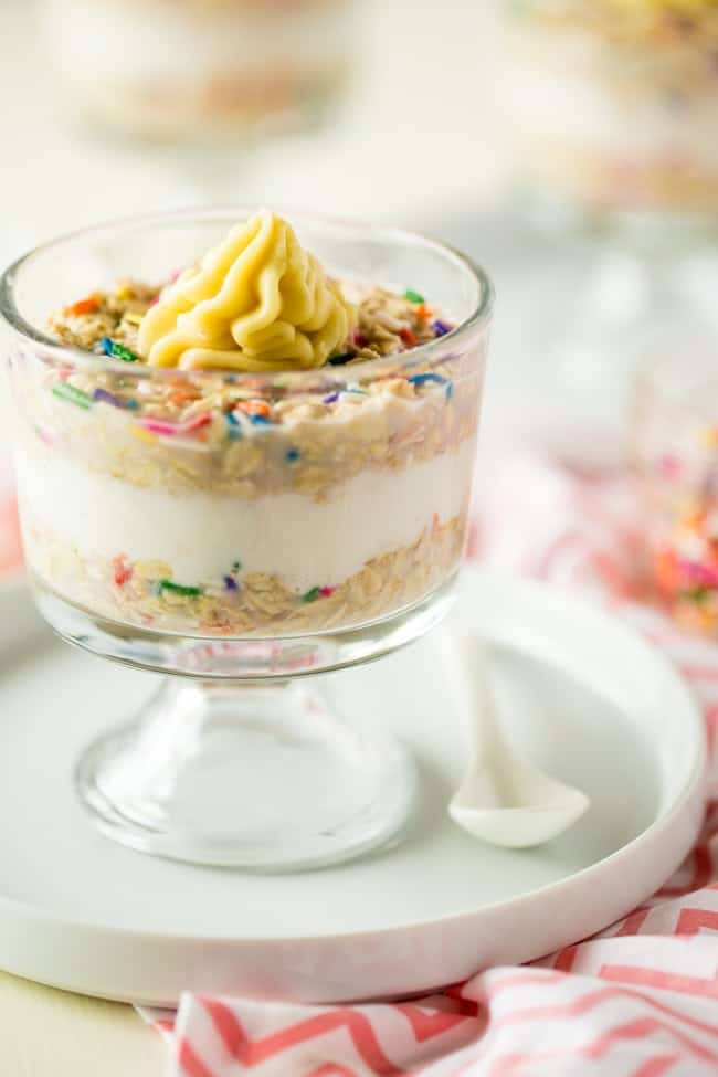 Funfetti Protein Overnight Oats - These taste like funfetti cake but are secretly healthy, packed with protein and have only 6 ingredients! They're an easy, gluten free make-ahead breakfast for busy mornings! | Foodfaithfitness.com | @FoodFaithFit
