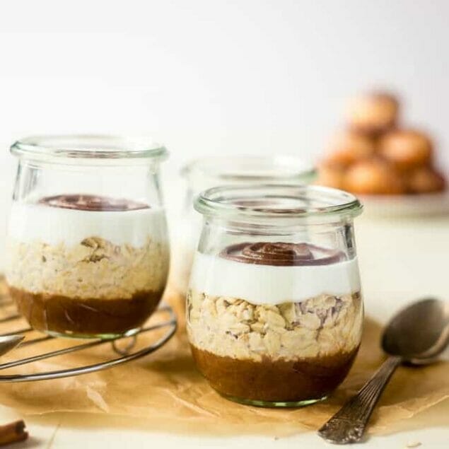 Cinnamon Roll Overnight Oats - These quick and easy overnight oats are packed with protein and taste just like a cinnamon roll. Perfect for a healthy, gluten free make-ahead breakfast on busy mornings! | Foodfaithfitness.com | @FoodFaithFit