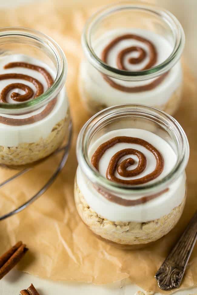 Cinnamon Roll Overnight Oats - These quick and easy overnight oats are packed with protein and taste just like a cinnamon roll. Perfect for a healthy, gluten free make-ahead breakfast on busy mornings! | Foodfaithfitness.com | @FoodFaithFit