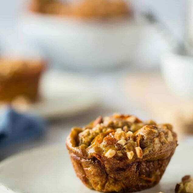 Paleo Egg Muffins with Maple Almond Sweet Potato Noodles and Bacon - A sweet and savory, portable breakfast or snack that is gluten free, protein packed, low carb and perfect for busy mornings! | Foodfaithfitness.com | @FoodFaithFit