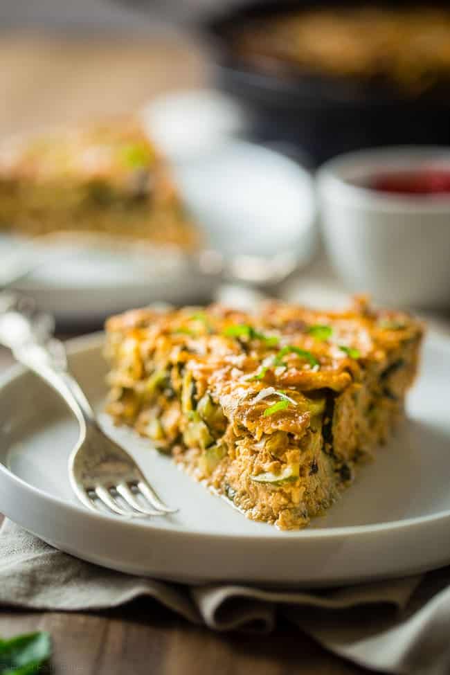 Spiralized Roasted Red Pepper, Spinach and Artichoke Zucchini Noodle Casserole - This zucchini casserole is packed with protein and is a low carb and gluten free breakfast or dinner that is under 150 calories and 3 SmartPoints! | Foodfaithfitness.com | @FoodFaithFit