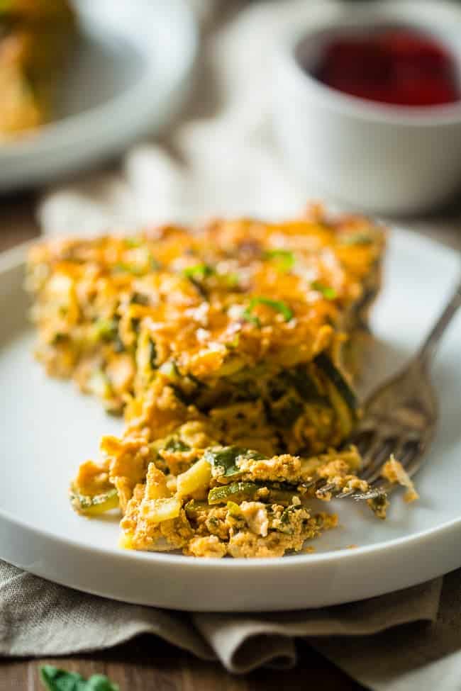 Spiralized Roasted Red Pepper, Spinach and Artichoke Zucchini Noodle Casserole - This zucchini casserole is packed with protein and is a low carb and gluten free breakfast or dinner that is under 150 calories and 3 SmartPoints! | Foodfaithfitness.com | @FoodFaithFit