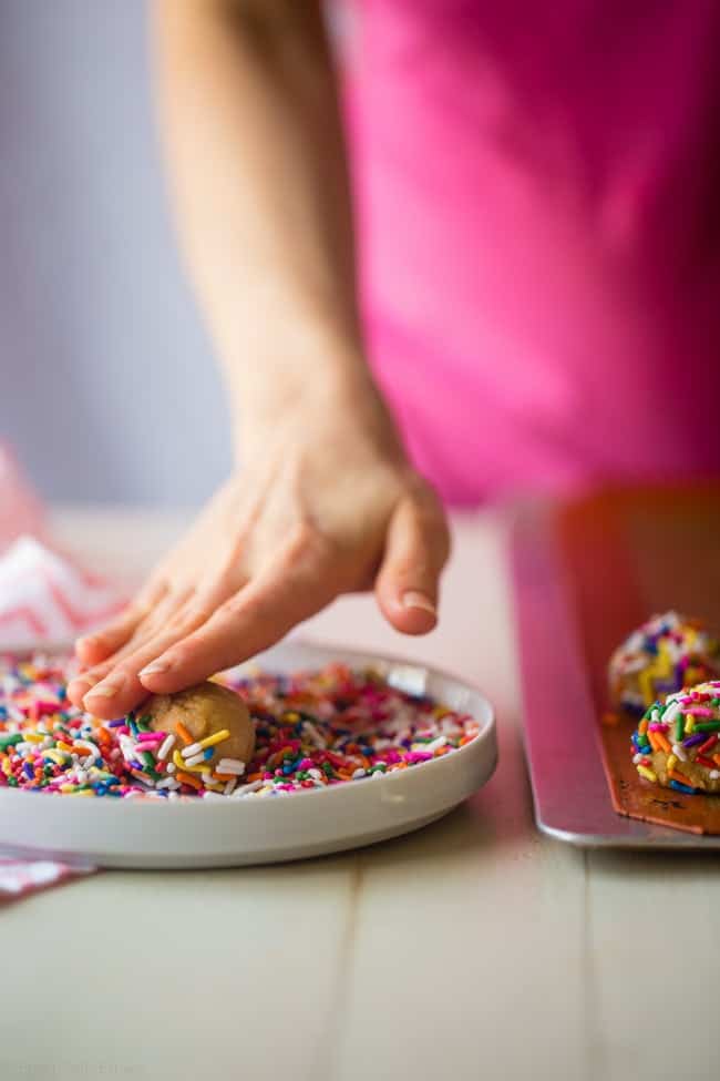 Funfetti Protein Cookie Recipe - These quick and easy cookies taste just like funfetti cake! You'll never know they're a healthy, protein-packed and gluten free treat for under 90 calories and 3 SmartPoints! | Foodfaithfitness.com | @FoodFaithFit