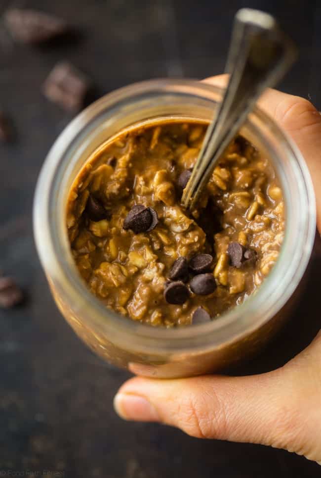 Vegan Brownie Batter Overnight Oats - These easy chocolate overnight oats taste like eating healthy, gluten free brownie batter for breakfast! They're a vegan-friendly breakfast that's ready in 10 minutes! | Foodfaithfitness.com | @FoodFaithFit