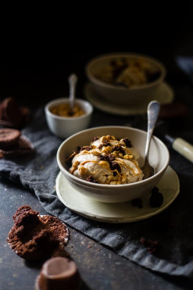 Gluten Free Chunky Monkey Banana Ice Cream Bowls - These 5-minute bowls are made of peanut butter banana ice cream and topped with brownies and nuts. They're a healthier treat with only 5 ingredients! | Foodfaithfitness.com | @FoodFaithFit