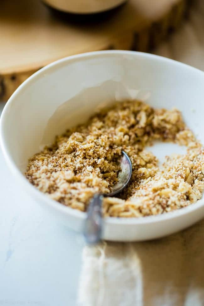 Apple Pie Vegan Overnight Oats - These quick and easy overnight oats let you have healthy pie for breakfast! They're a gluten free, make-ahead breakfast, that is under 300 calories and is perfect for busy mornings! | Foodfaithfitness.com | @FoodFaithFit