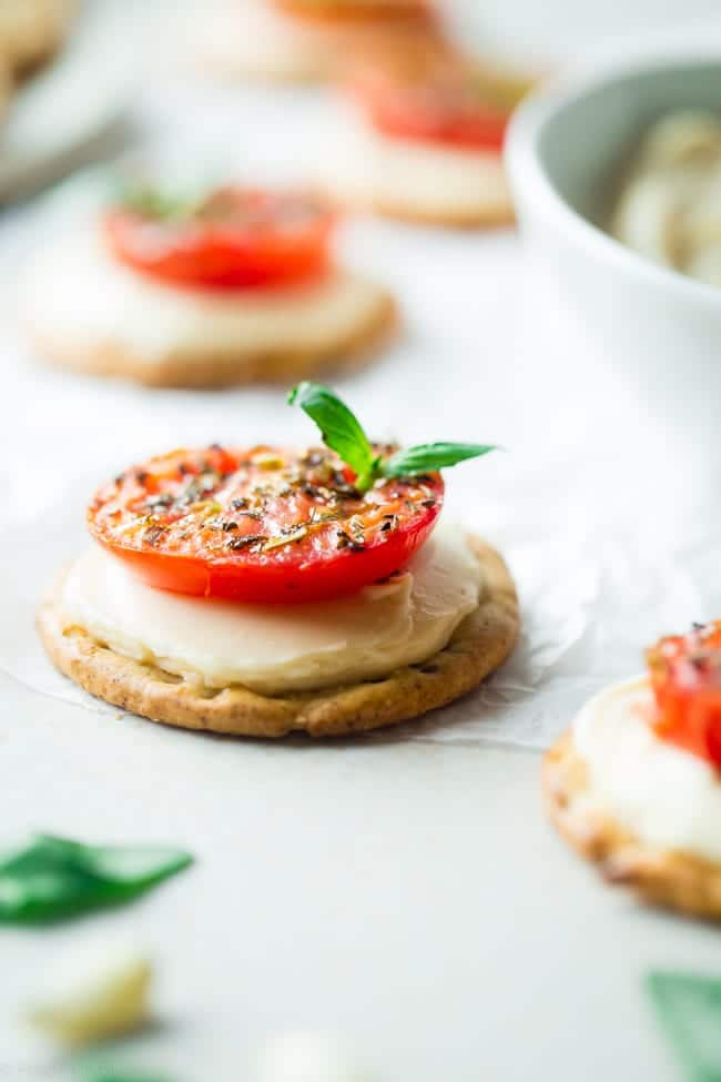 5 Ingredient Pizza Bites - These easy, healthy and gluten free pizza bites are SO simple to make and only use 5 ingredients! They're the perfect snack for after school that has all the pizza taste without all the work! | Foodfaithfitness.com | @FoodFaithFit